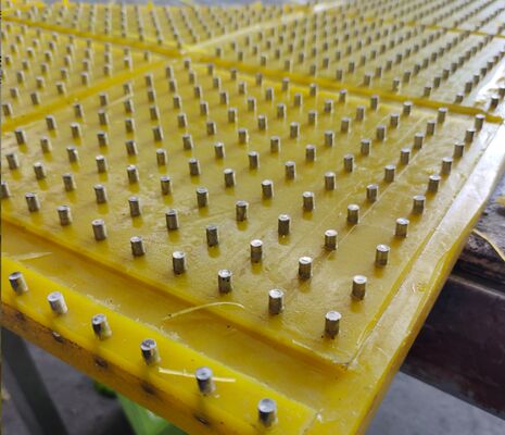 Gelber Drehtisch PU-Material Anti-Rutsch-Matte Verschleißfestes Design Erfüllt ISO 9001 Anforderungen Ideal für den Schwerlastgebrauch